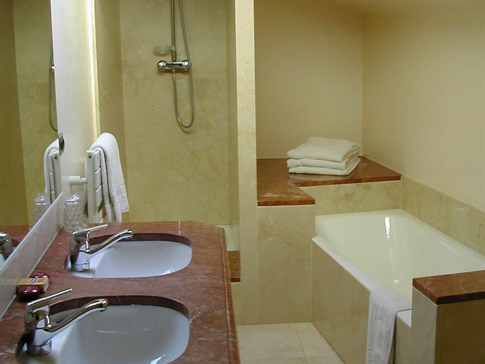 Hostellerie Du Vieux Pérouges Εξωτερικό φωτογραφία